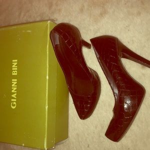 Gianni Bini black patent pumps size 7